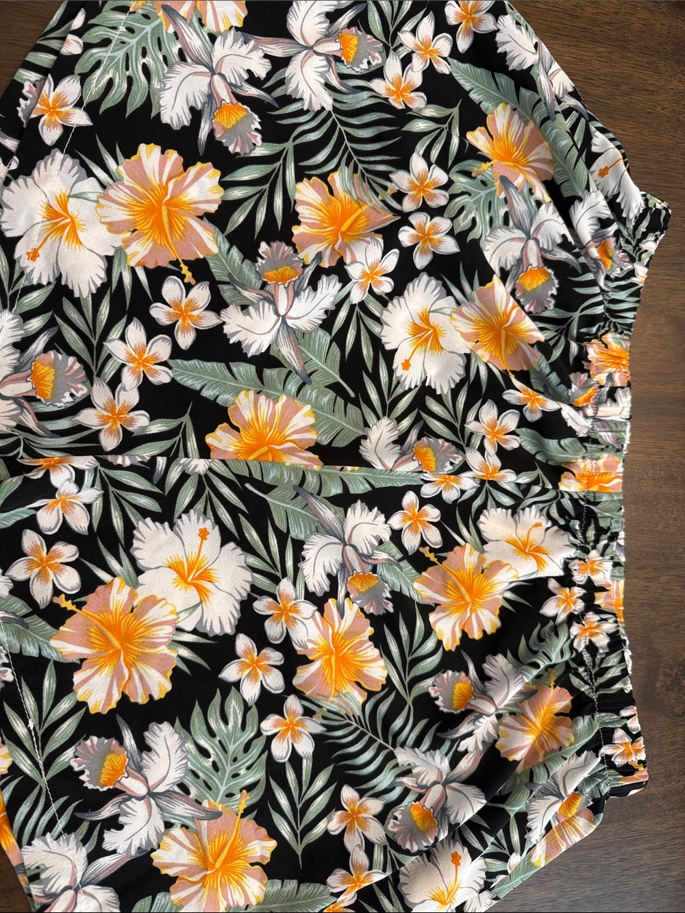Floral Print Women's Set in Black and Yellow - Classic Tropical Style